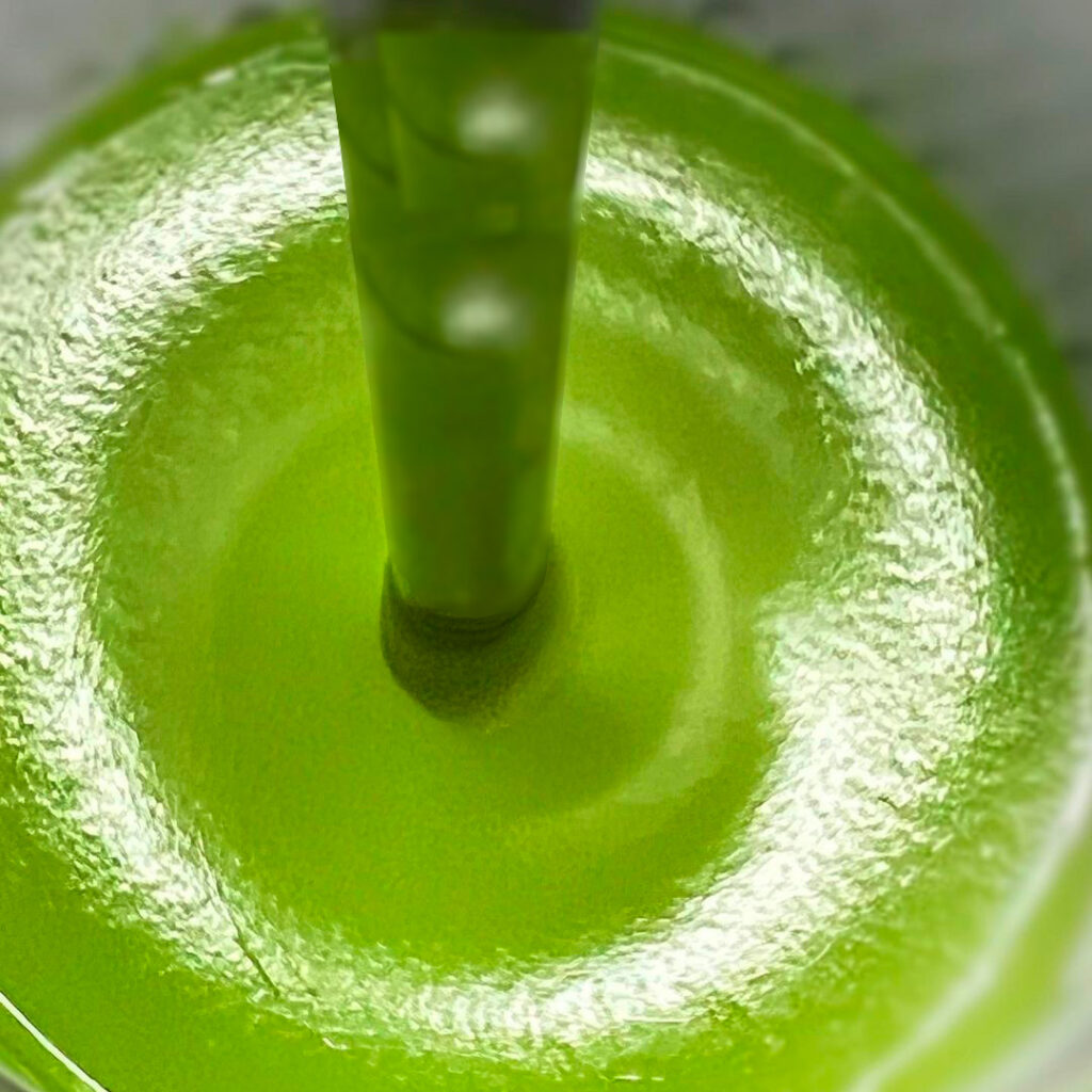 Agitador para cosméticos veganos.