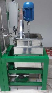 Produção com misturador de cera de carnauba em Altos, no Piauí.