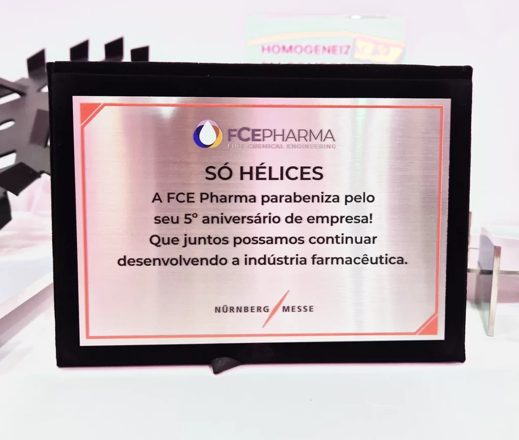 Placa comemorativa de 5 anos de Só Hélices