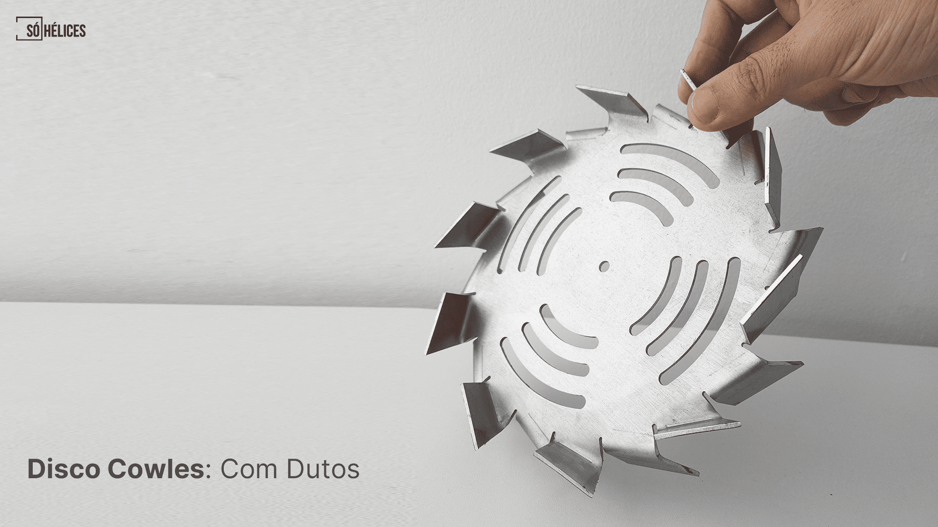 Hélice cowles com aberturas